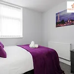Supersized House 6 Beds Sleeps 14 W Garden & Carpark By Hinkley Homes Short Lets & Serviced Accommodation