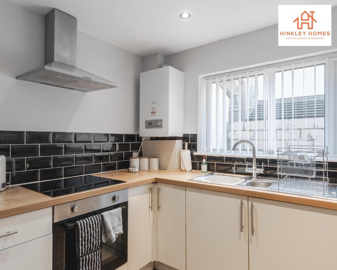 Supersized House 6 Beds Sleeps 14 W Garden & Carpark By Hinkley Homes Short Lets & Serviced Apartment *