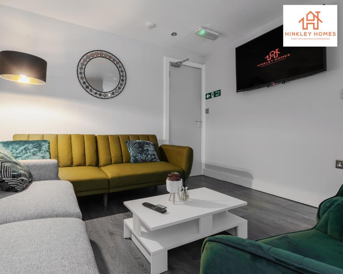 Apartment Supersized House 6 Beds Sleeps 14 W Garden & Carpark By Hinkley Homes Short Lets & Serviced