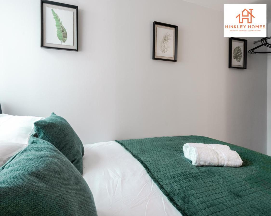 Apartment Supersized House 6 Beds Sleeps 14 W Garden & Carpark By Hinkley Homes Short Lets & Serviced *