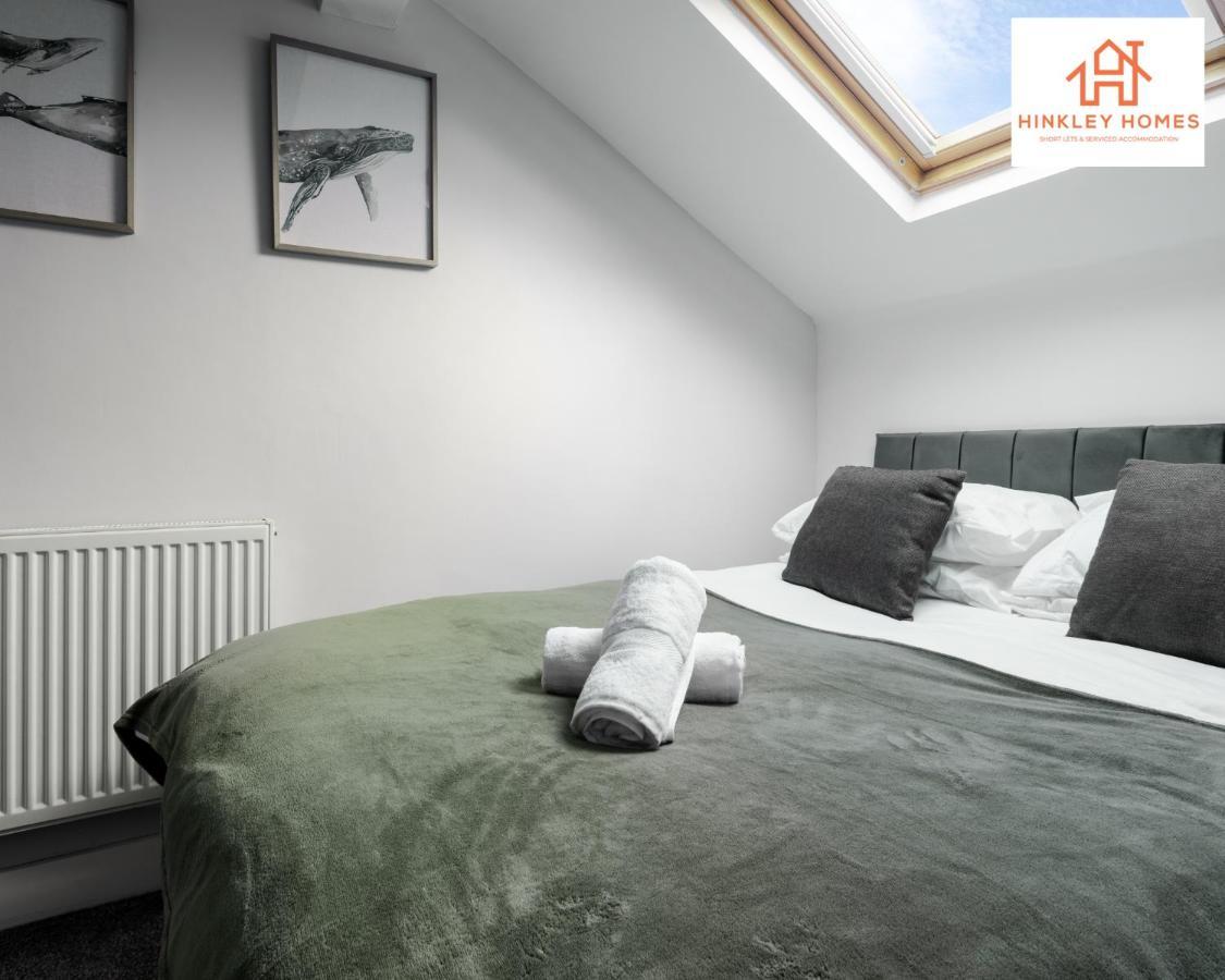 Supersized House 6 Beds Sleeps 14 W Garden & Carpark By Hinkley Homes Short Lets & Serviced Liverpool