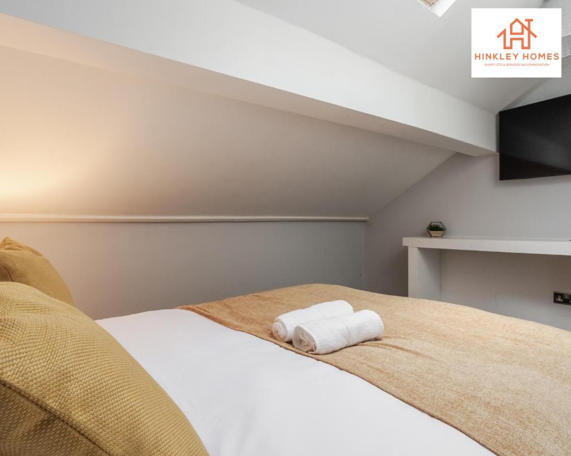 Apartment Supersized House 6 Beds Sleeps 14 W Garden & Carpark By Hinkley Homes Short Lets & Serviced