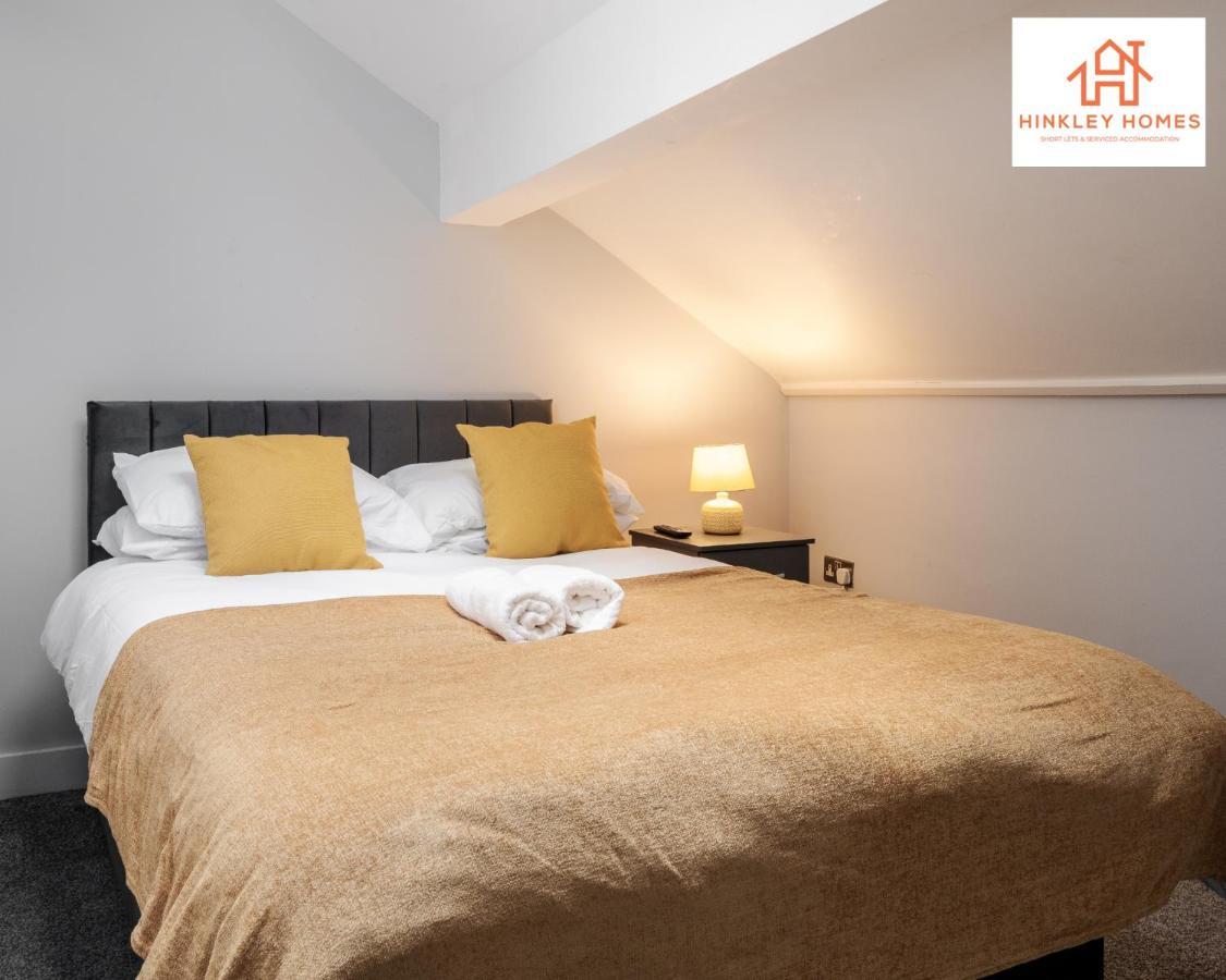 Supersized House 6 Beds Sleeps 14 W Garden & Carpark By Hinkley Homes Short Lets & Serviced *