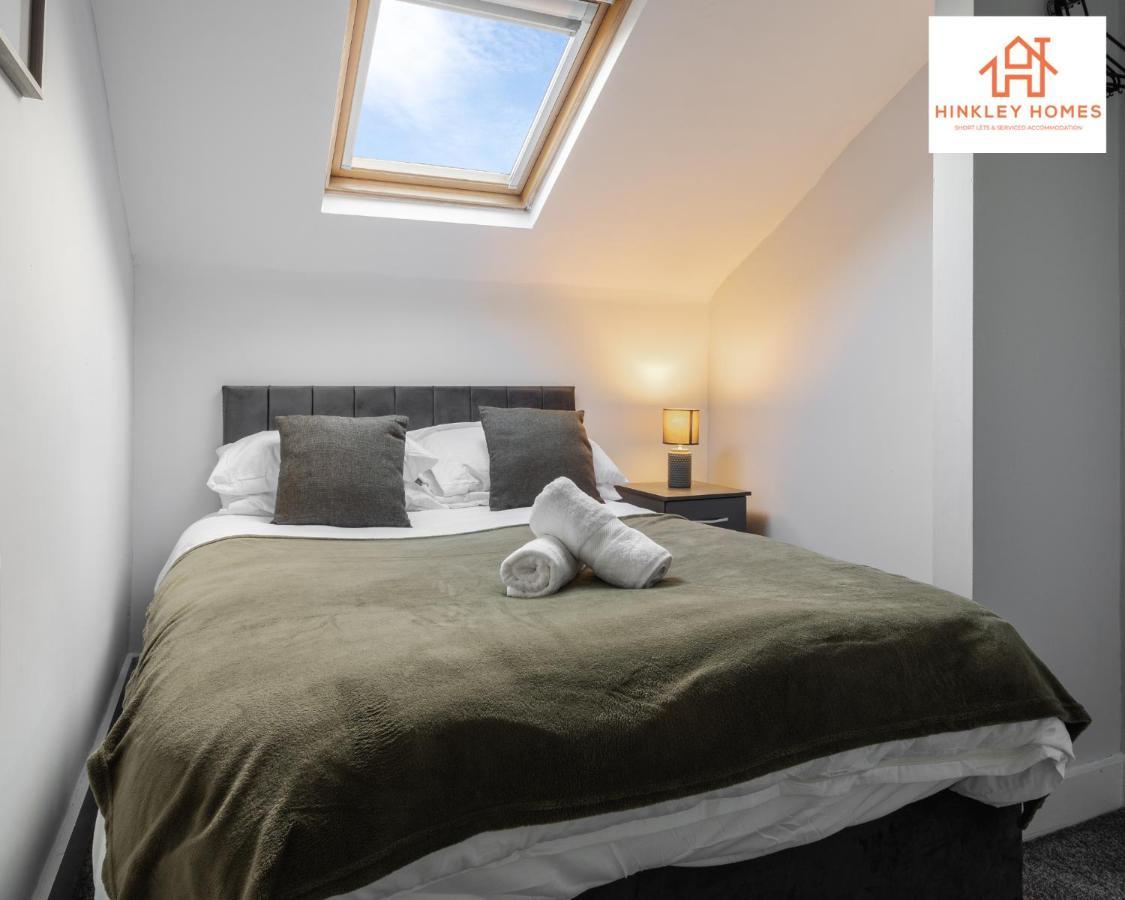 Supersized House 6 Beds Sleeps 14 W Garden & Carpark By Hinkley Homes Short Lets & Serviced Apartment *