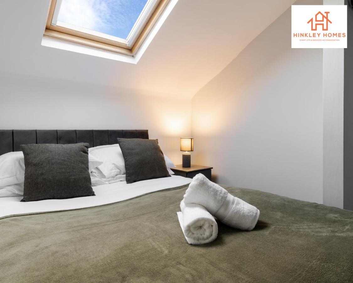 Apartment Supersized House 6 Beds Sleeps 14 W Garden & Carpark By Hinkley Homes Short Lets & Serviced *