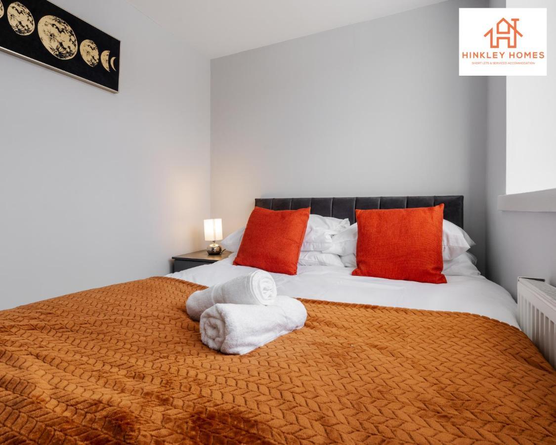 Supersized House 6 Beds Sleeps 14 W Garden & Carpark By Hinkley Homes Short Lets & Serviced Apartment