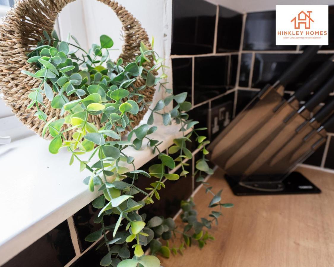 Supersized House 6 Beds Sleeps 14 W Garden & Carpark By Hinkley Homes Short Lets & Serviced *