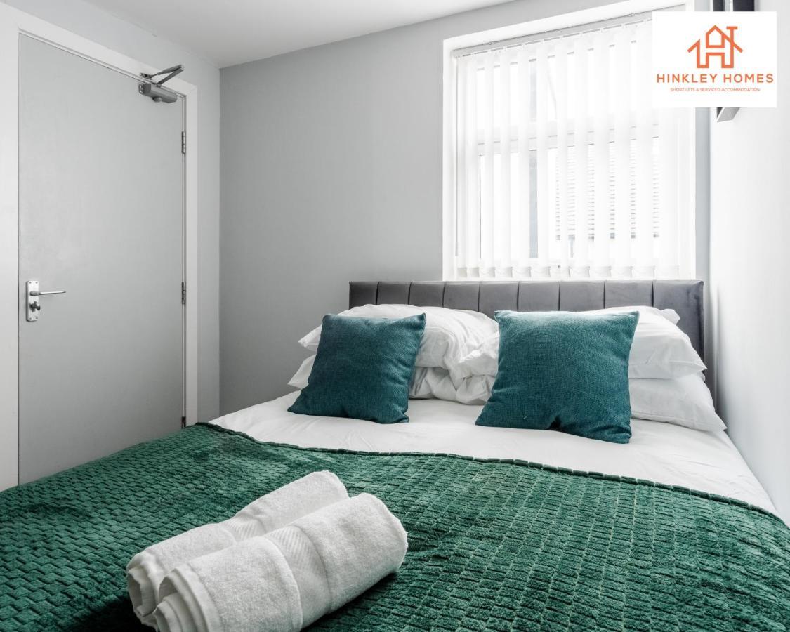 Supersized House 6 Beds Sleeps 14 W Garden & Carpark By Hinkley Homes Short Lets & Serviced
